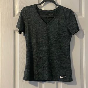 NIKE— GRAY— HEATHERED— DRI FIT— WORKOUT— TOP— SIZE M